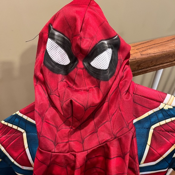 Avengers Endgame Iron Spider Costume size Youth Large (12-14). - Picture 3 of 4